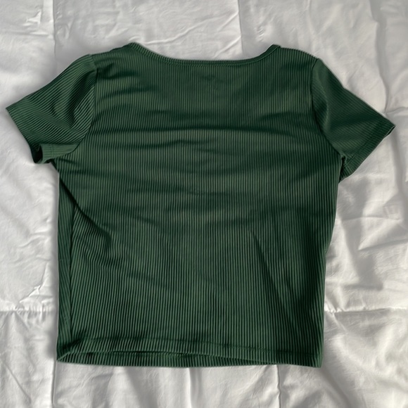 Hollister Basic Tee - Picture 2 of 3